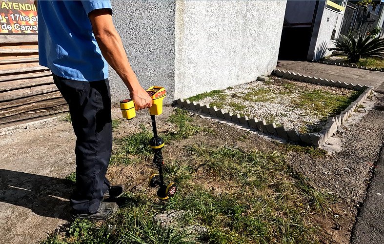 Lixo na rede de esgoto causa obstrução e danos ao meio ambiente