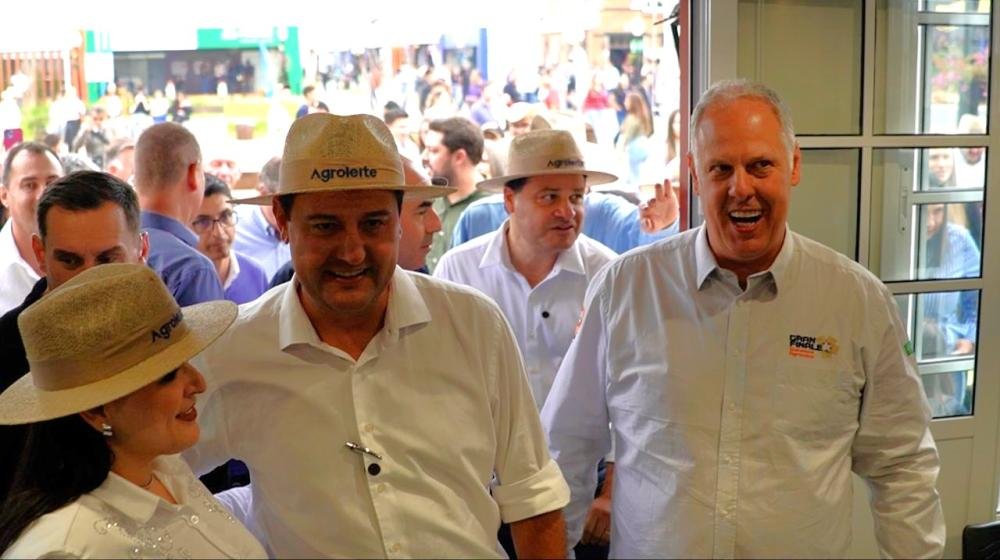 Ratinho firma compromisso com empresas de Castro para investir em rodovias de tráfego pesado no interior