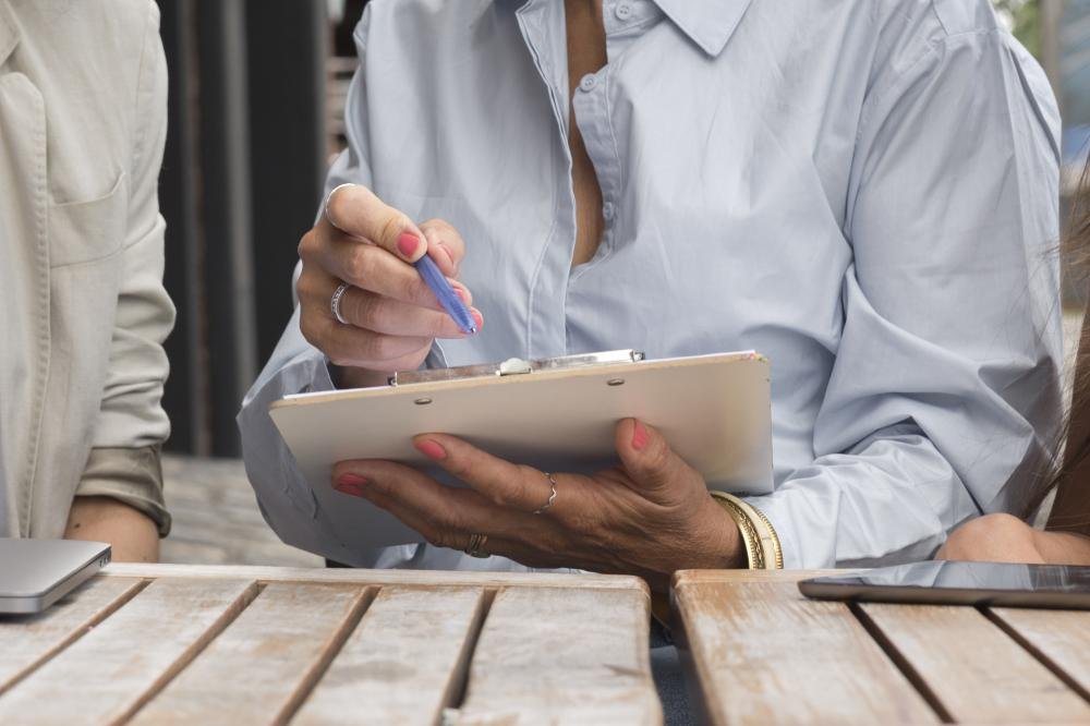 Análise crítica dos dados da pesquisa eleitoral pr-04996/2024 em ponta grossa: Falhas, divergências e erros