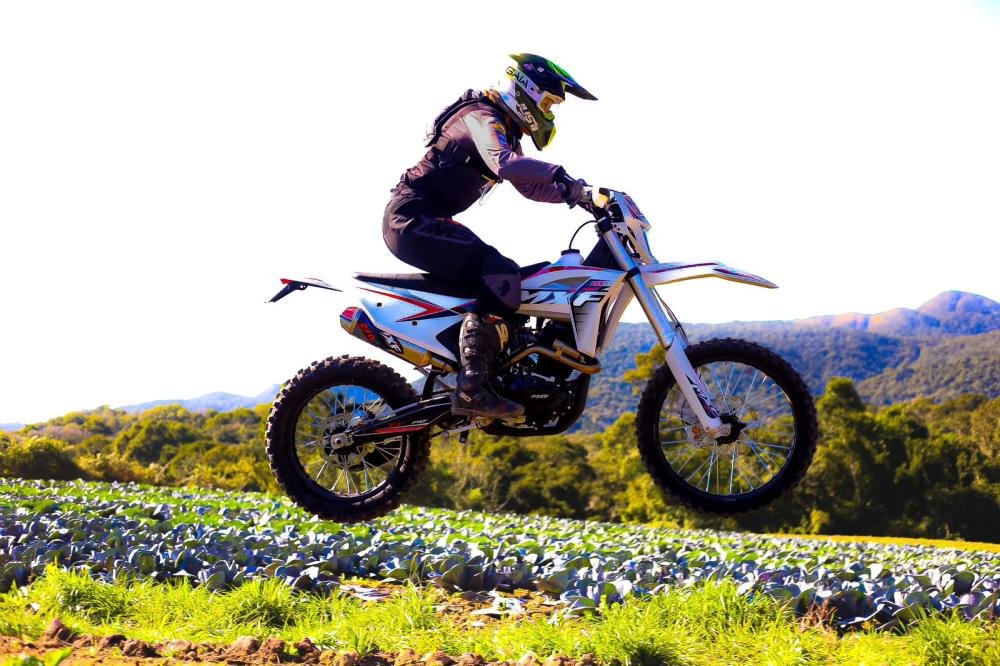 Agricultora do interior do Paraná participa da etapa paulista do Campeonato Brasileiro de Hard Enduro