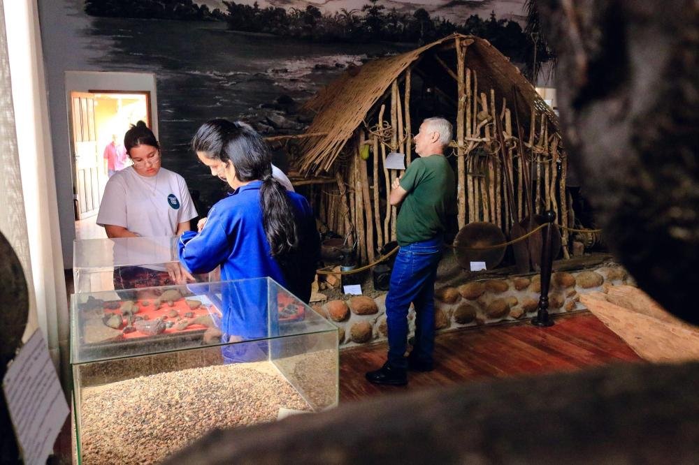 Projeto leva alunos de PG a explorar belezas naturais e história de Tibagi