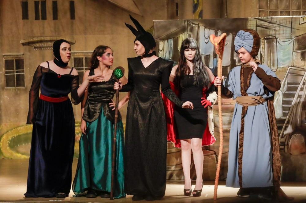 Alunos do colégio Sant'Ana brilham em cena com peça inspirada em “Descendentes”