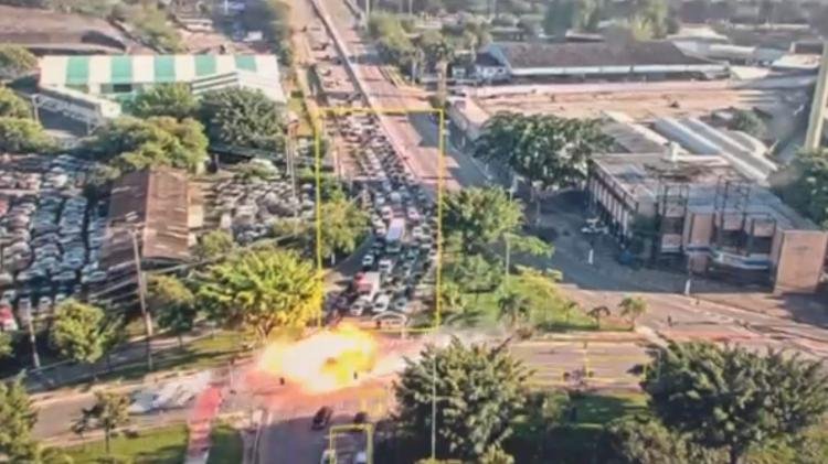 Avião de pequeno porte cai em São Paulo e deixa dois mortos e seis feridos