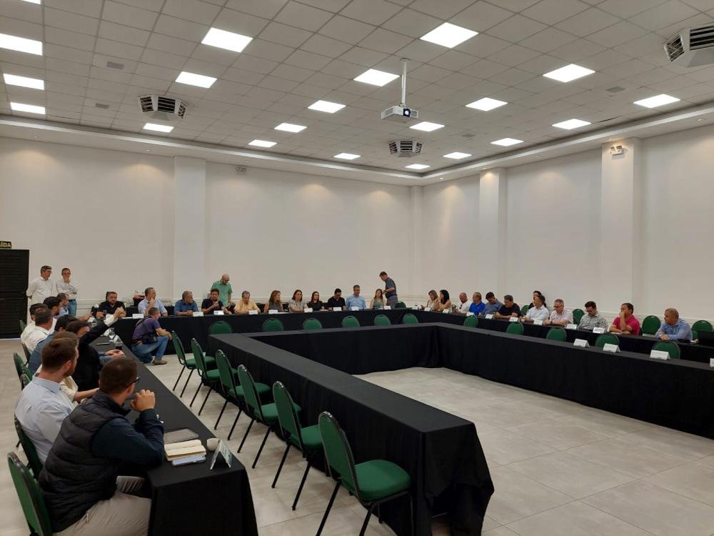 ACIPG recebe diretores da Sanepar para esclarecimentos sobre abastecimento de água em Ponta Grossa