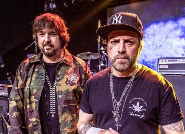 Marcão Britto e Thiago Castanho comemoram 30 anos de Charlie Brown Jr. no Brazilian Bacon Day 2025 em Uberlândia