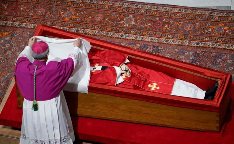 Funeral do Papa Francisco: Fechamento do caixão e leitura do 'rogito' marcam cerimônia solene