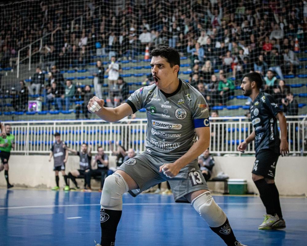 Convocado para a Seleção Brasileira, goleiro do Contorno Futsal celebra fase especial