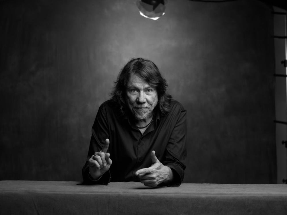 Lenine é confirmado no Festival Timbre 2025 e leva sua obra atemporal ao palco em Uberlândia