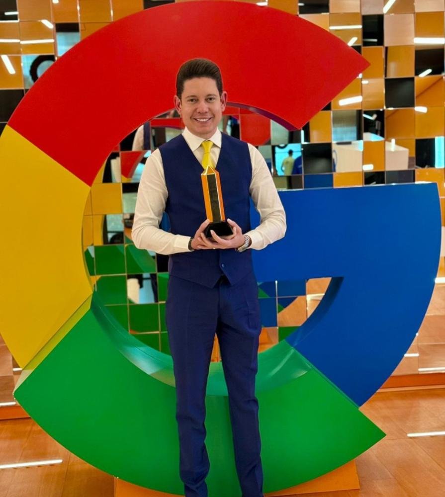 Bispo Bruno Leonardo é homenageado pelo YouTube com placa de 50 milhões de inscritos e visita sede do Google Brasil