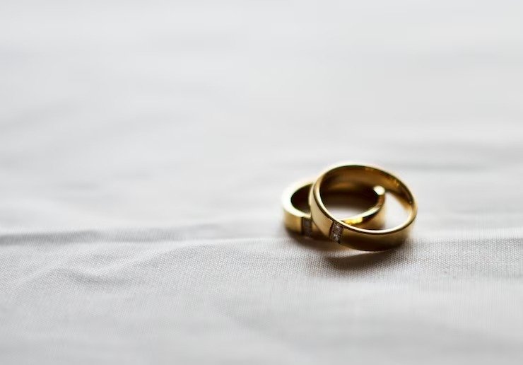 Vantagens das alianças de casamento para noivos exigentes