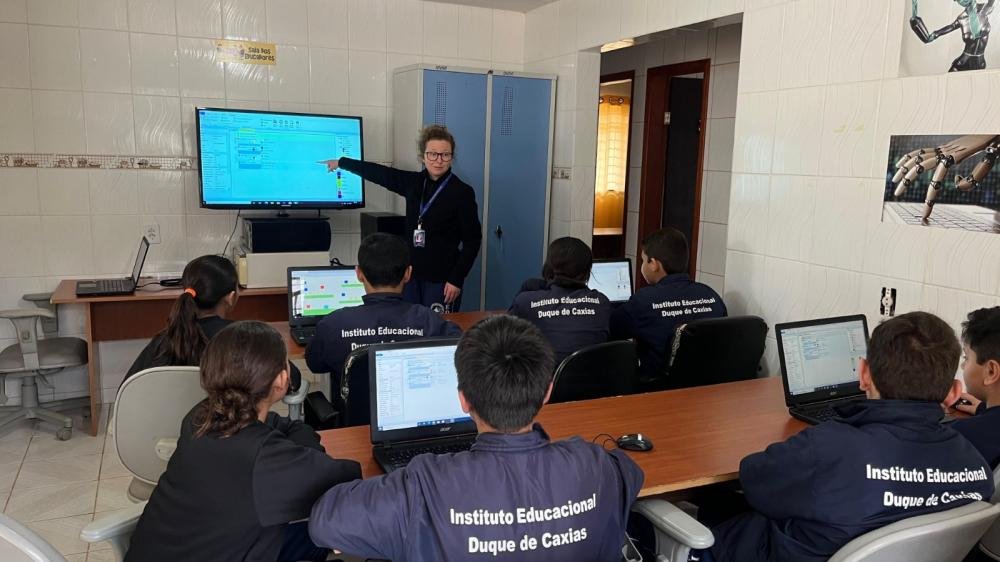 Projeto em PG ensina crianças a programar e criar jogos com propósito social