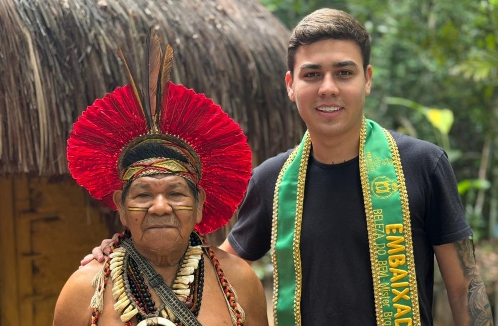 Mister Brasil Wilker Manoel Soares tem dia inesquecível com tribo Pataxó em Porto Seguro