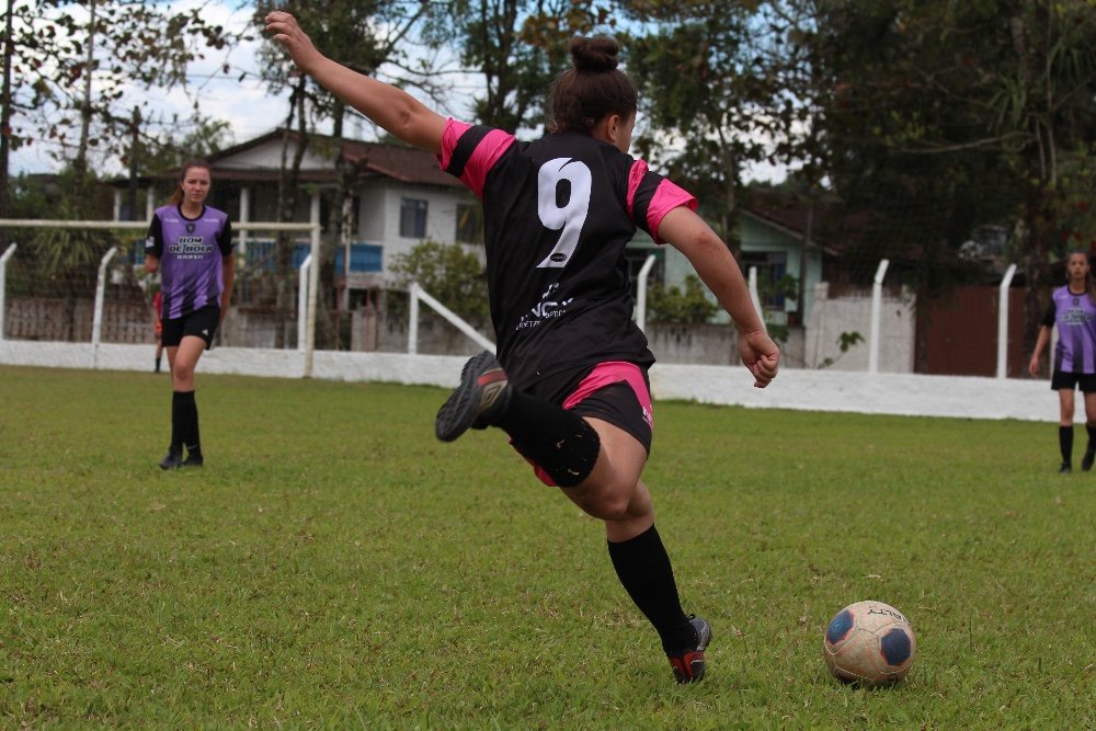 Curitiba vence Antonina no futebol masculino nos Jogos da