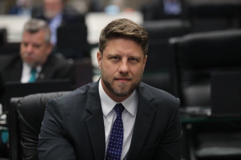 Requião Filho assume cadeira na CCJ e em outras sete comissões da Casa