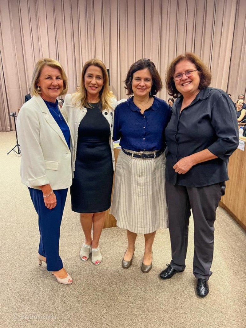 Márcia Huçulak se reúne com ministra e leva à Brasília demandas da Sáude
