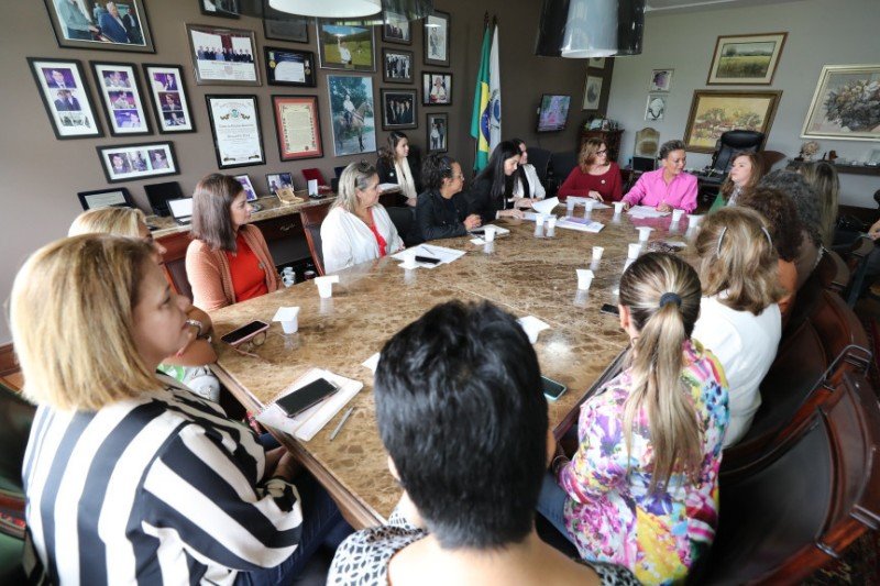 Procuradoria da Mulher da Assembleia recebe fórum de lideranças femininas
