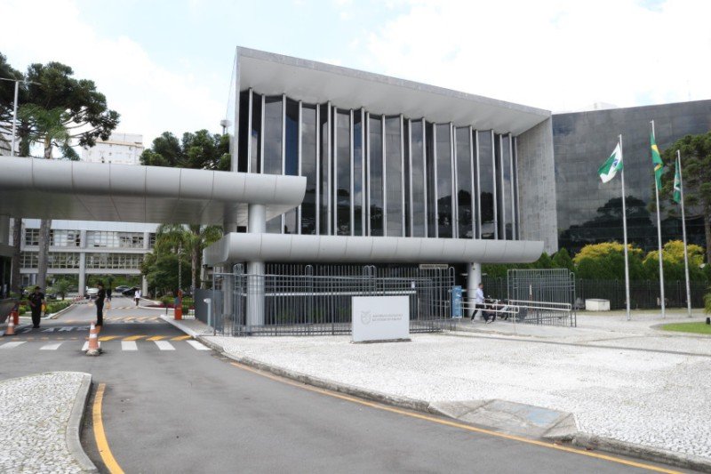 Deputados analisam projeto que concede prêmio para mulheres de destaque na sociedade