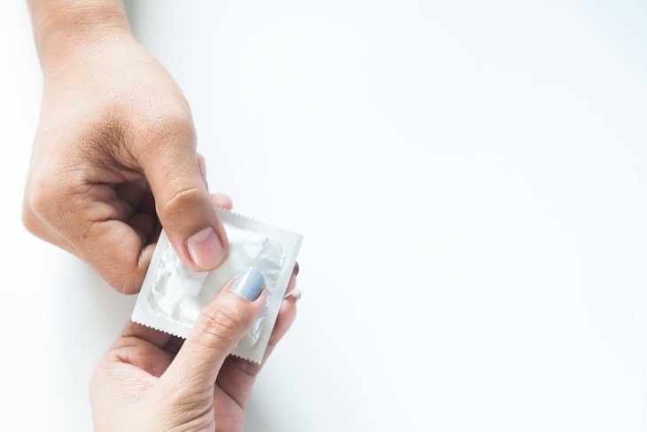 Estudo mostra que 33% dos brasileiros já mantiveram relação sexual sem preservativo fora de um relacionamento