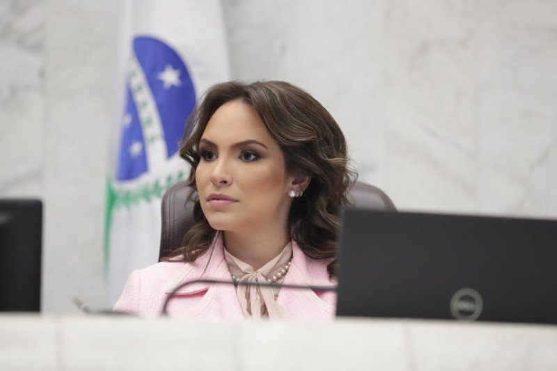 Casas noturnas terão de fornecer tampas para copos