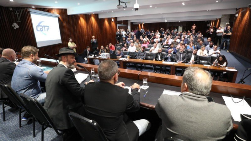 Audiência pública debate a política federal de controle de armas