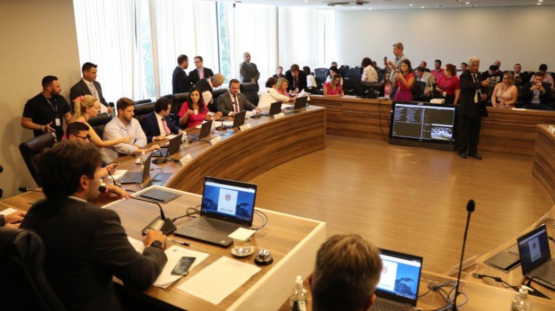 CCJ analisa projeto que altera Reforma Administrativa do Estado