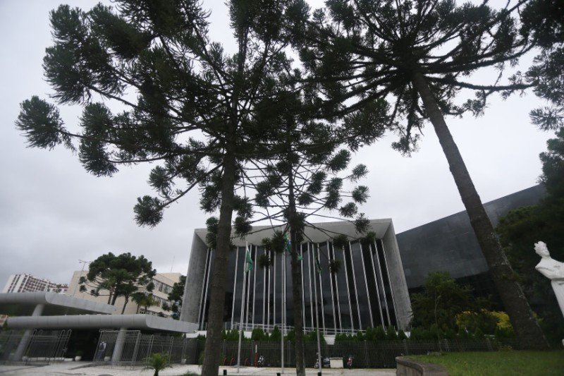 Assembleia retoma votação sobre obrigatoriedade de casas noturnas oferecerem tampas para copos
