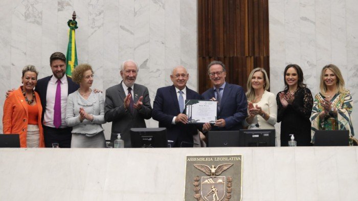 Cônsul-geral da Itália em Curitiba, Salvatore Di Venezia, é homenageado na Assembleia Legislativa