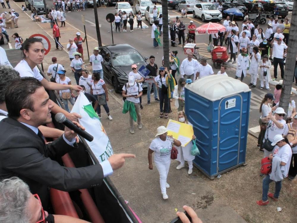 Aliel comemora sanção do Piso Nacional da Enfermagem