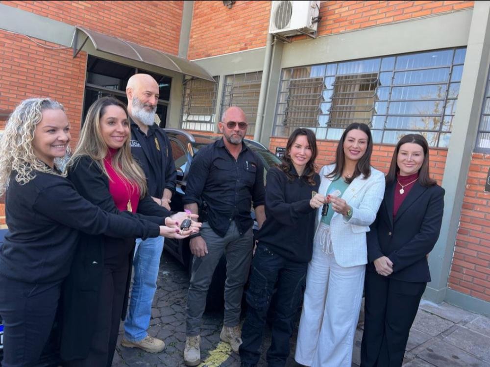 Mabel Canto entrega viaturas para a Polícia Civil de Ponta Grossa