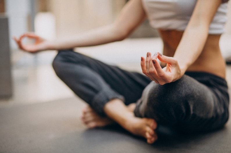 Benefícios da prática de yoga ao corpo e à mente