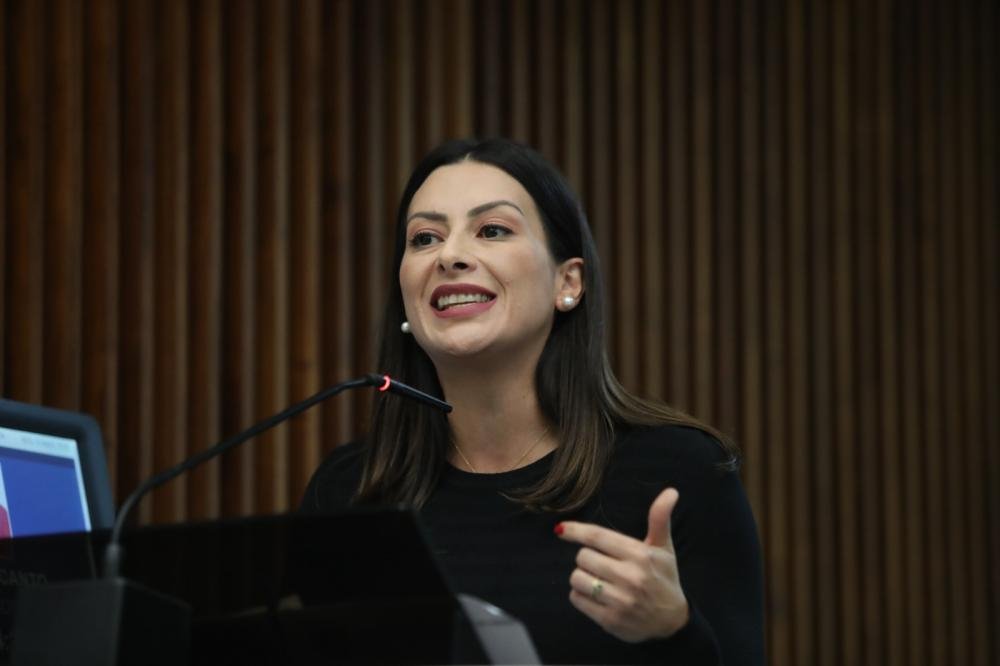 Mabel e Bancada Feminina apresentam emenda para alcançar igualdade de gênero