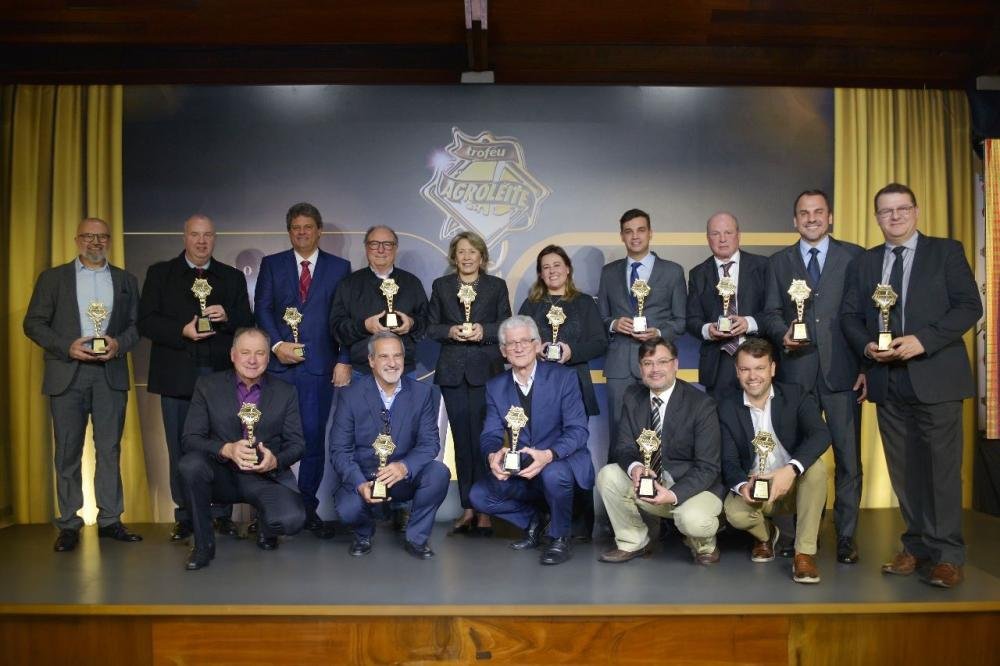 Troféu Agroleite premia os melhores da cadeia do leite