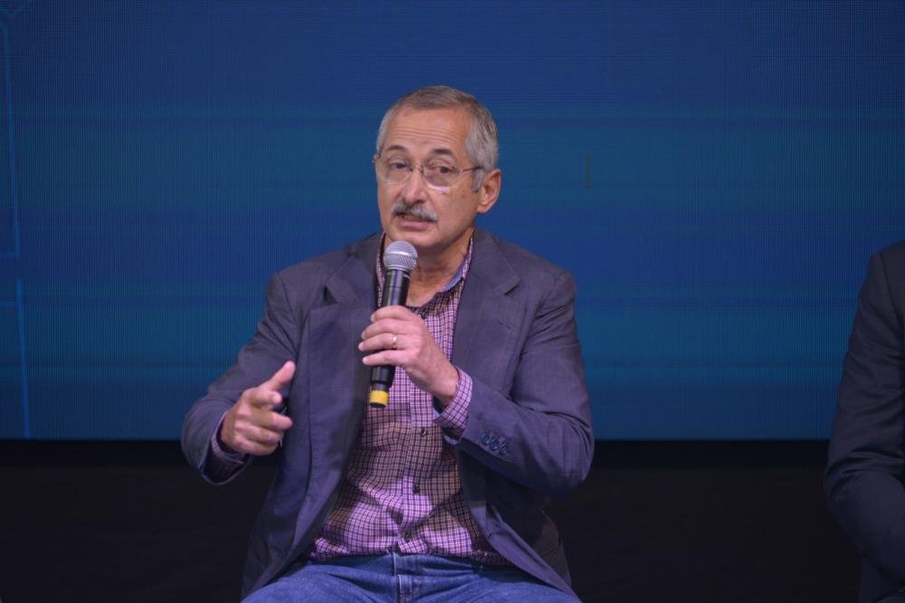 Ex-ministros e lideranças do setor debatem sobre mercado internacional, caos logístico e sustentabilidade