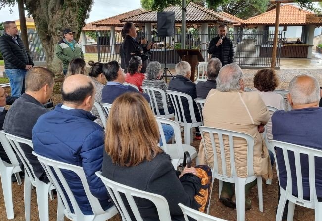 Arapoti entrega revitalização da Feira do Produtor