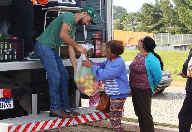 Lançamento do programa Feira Verde recolhe quatro toneladas de recicláveis em Piraí do Sul