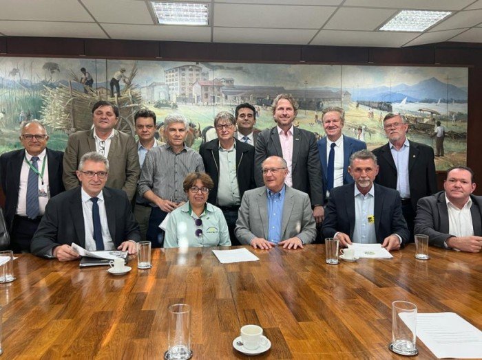 Deputado Corti e outras lideranças reunidos com o vice-presidente Alckmin. / Créditos: Gabriel Lemes