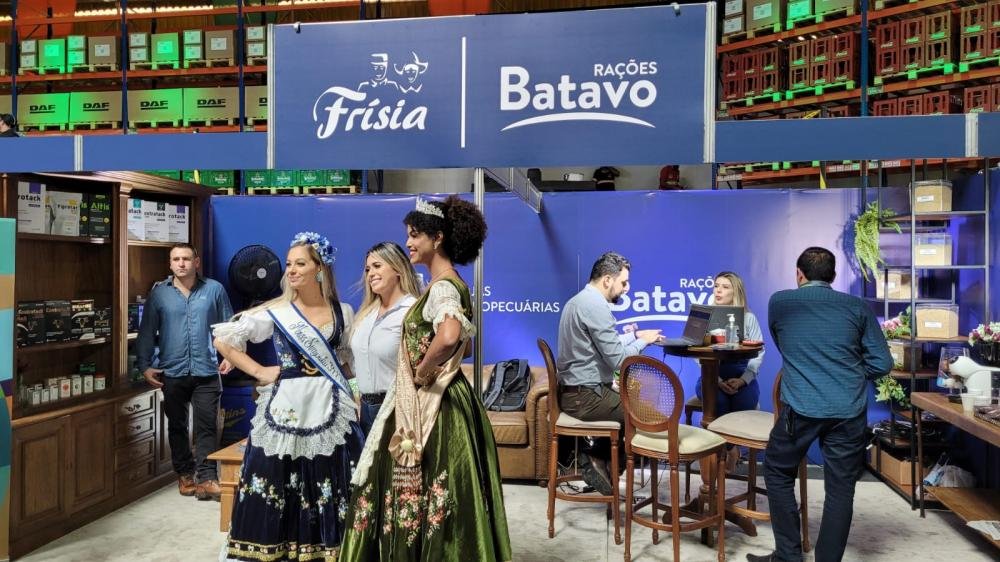 Eficiência e inovação na nutrição animal são destaques da Rações Batavo no 1o Transforma Agro Paraná