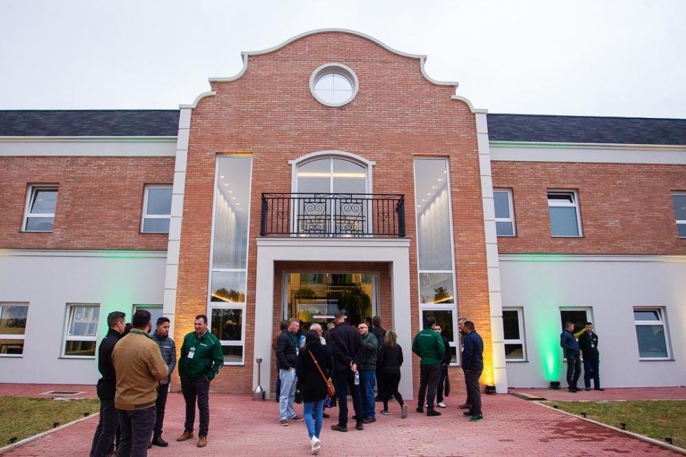 Bouwman inaugura Centro de Treinamento no maior encontro do setor forrageiro da América Latina