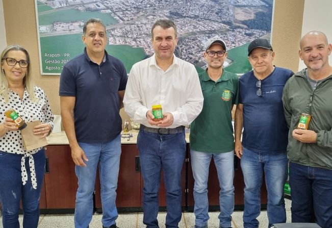 Prefeito de Arapoti recebe representantes da apicultura local