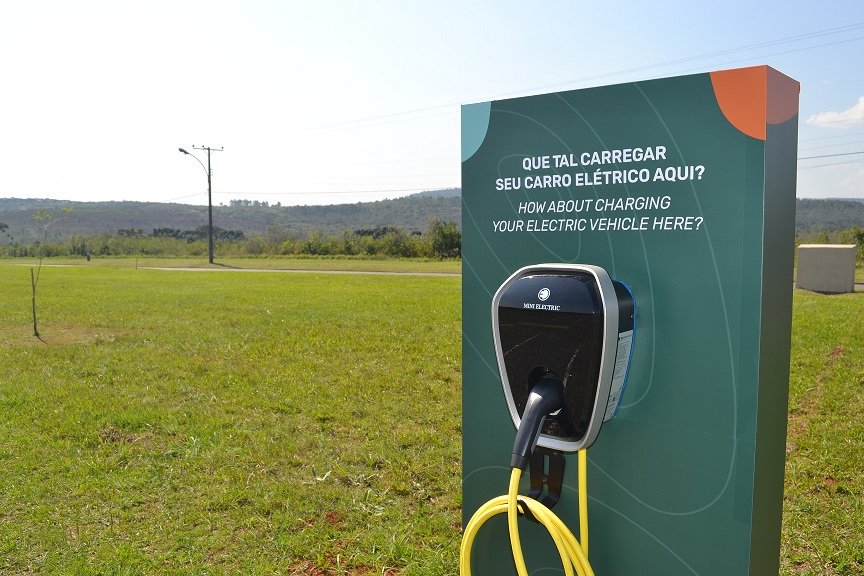 Parque Vila Velha disponibiliza carregador para carros elétricos