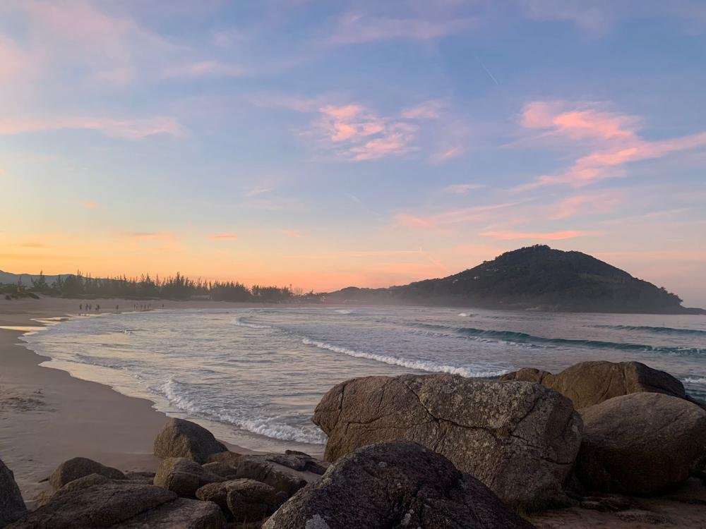 Crescimento dos municípios litorâneos impacta turismo de veraneio nas praias do Paraná