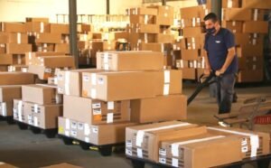 Prefeitura adquire 32 mil pares de calçados para o uniforme escolar