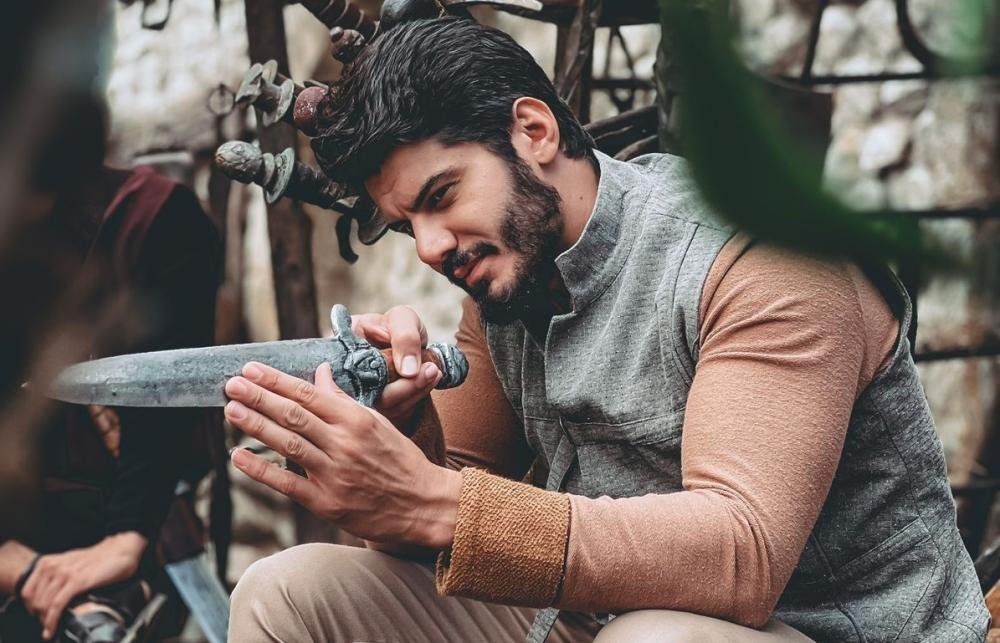 Ator de Reis na Record TV, Mariano Jr comenta o sucesso de seu personagem “Seba”