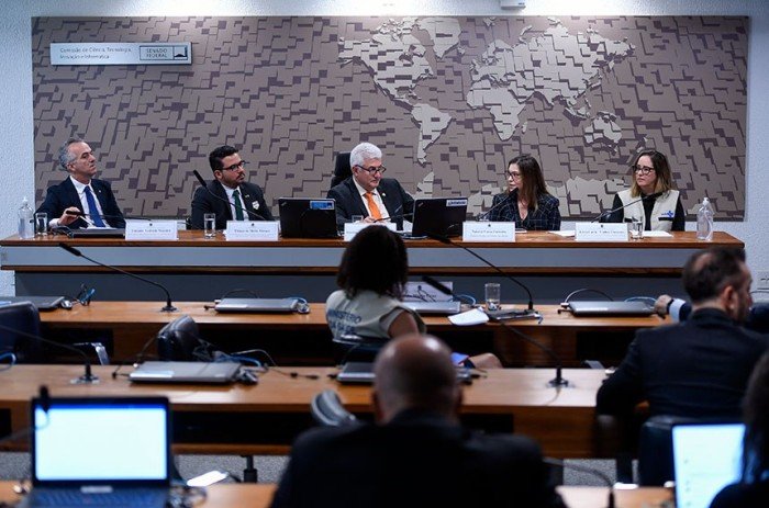 Contaminação do mosquito Aedes aegypti com bactéria que impede a transmissão de doenças é uma das soluções apresentadas - Foto: Edilson Rodrigues/Agência Senado
