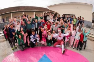 Mais de 40 escolas e centenas de alunos foram atendidos em Ipiranga, Ponta Grossa e Porto Amazonas, em um projeto que uniu arte, educação e inclusão social - fotos: Duo Festta Fotografias