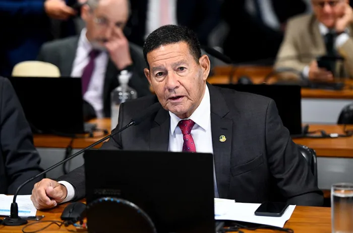 Hamilton Mourão leu o relatório de Fernando Dueire para o PDL 1.129/2021, que segue para votação do Plenário - Foto: Roque de Sá/Agência Senado