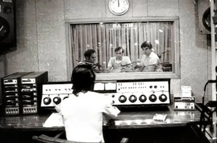 Equipe da Voz do Brasil em 1981, programa criado em 1935 e que detém o recorde de mais tempo no ar - Foto: Acervo EBC/DF