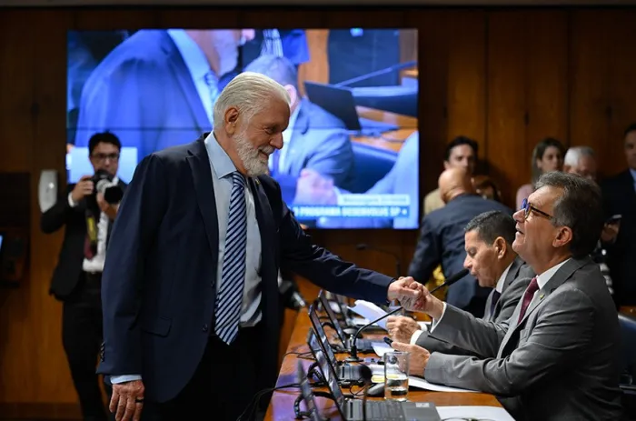 Jaques Wagner apresentou relatório a favor do PL 2.692/2025; proposto pelo governo, texto vai à sanção - Foto: Andressa Anholete/Agência Senado
