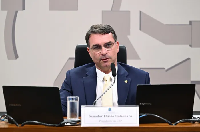 Para Flávio Bolsonaro, proposta é 'grande passo' e medidas do tipo precisam andar nas comissões - Foto: Edilson Rodrigues/Agência Senado