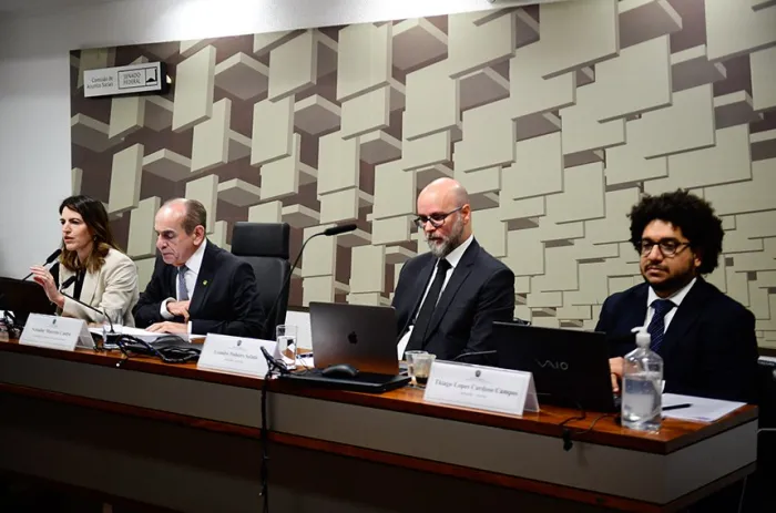 Presidente da CAS, Marcelo Castro (2º à esq.) conduz sabatina de Daniela Cerqueira, Leandro Safatle e Thiago Campos - Foto: Saulo Cruz/Agência Senado